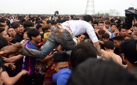 Chùm ảnh: Người dân nháo nhào, nhảy lên đầu nhau tranh cướp phết Hiền Quan