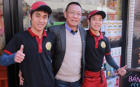 Nhà báo Lại Văn Sâm đích thân sang Nhật gặp gỡ 2 anh em người Việt mở tiệm bánh mì cực đắt khách