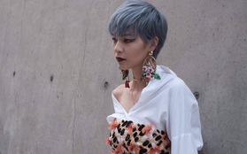 Seoul Fashion Week: Phí Phương Anh lại đổi màu tóc, kẻ mắt sắc lẹm cùng Hoàng Ku khoe style sexy