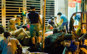 Chợ cua đặc biệt ở Sài Gòn: Suốt 50 năm chỉ tụ họp buôn bán lúc nửa đêm