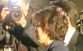 Quá căng thẳng, Chánh án trong phiên tòa xét xử Tổng thống Hàn Quốc quên tháo lô cuốn tóc trên đầu