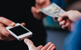 6 điều nhất định phải biết trước khi cầm tiền đi mua điện thoại cũ
