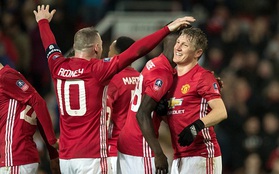 Ghi bàn và kiến tạo, Schweinsteiger nhận tin mừng từ Mourinho