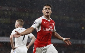 Cú đúp của Sanchez giúp Arsenal nuôi hy vọng dự Champions League