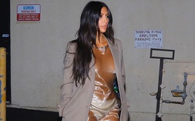 Độ táo bạo của Kim Kardashian đạt đến "tầm cao" mới khi diện hẳn... váy trong suốt ra phố