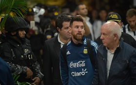 Cảnh sát Ecuador trang bị súng ống bảo vệ Messi và đội tuyển Argentina