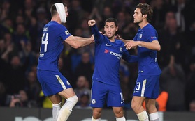 Hazard lập cú đúp giúp Chelsea thoát thua ngay tại Stamford Bridge