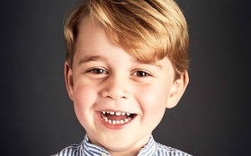 Hoàng tử bé Anh Quốc cười tươi rạng rỡ trong ảnh chân dung mừng sinh nhật lần thứ 4