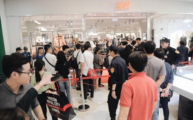 Khai trương H&M Hà Nội: Có hơn 2.000 người đổ về, các bạn trẻ phải xếp hàng dài chờ được vào mua sắm