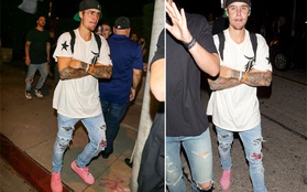 Giày của Justin Bieber chính xác là đôi giày hồng chất nhất hè này!