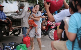 Người dân lỉnh kỉnh đồ đạc đổ về các thành phố lớn sau kỳ nghỉ Tết Dương lịch