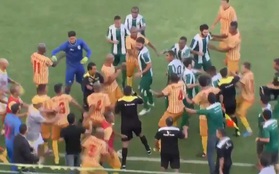 Brazil: Cầu thủ ẩu đả, CĐV leo rào khi bị xịt hơi cay