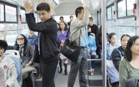 Clip: Trải nghiệm xe buýt nhanh BRT vào giờ cao điểm ở Hà Nội
