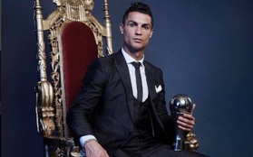 Ronaldo ngồi trên ngai vàng, khẳng định vị trí "Vua bóng đá" mới