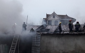 Nghệ An: Cháy kho hàng, gần 50 chiến sỹ PCCC dập lửa ròng rã 2 tiếng