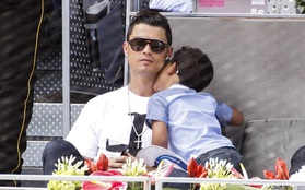 Con trai Ronaldo tái hiện tuyệt kỹ sút phạt của cha