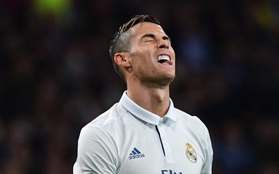 Ronaldo bị xỏ háng, đồng đội phấn khích tột độ