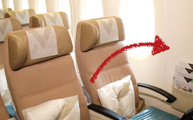 Cửa sổ trên máy bay luôn không thẳng hàng với ghế ngồi? Lý do là...