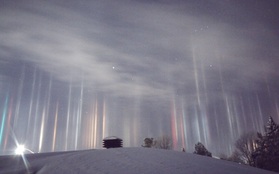 Giải mã những cột sáng bí ẩn nghi của người ngoài hành tinh đang gây xôn xao cả một vùng trời Canada