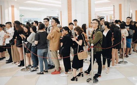 H&M "vỡ trận" ngày đầu mở bán vì hút toàn bộ giới trẻ Hà Nội, Zara đông ổn định với đối tượng lớn tuổi hơn