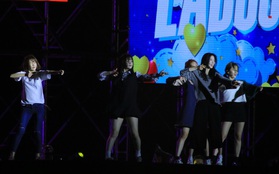 Loạt ảnh và clip nóng từ buổi tổng duyệt trước đêm concert của dàn sao Hàn tại Mỹ Đình