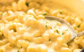 Hai cách làm nui phô mai Macaroni & Cheese trứ danh không cần lò nướng