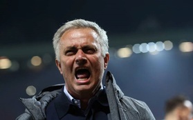 Mourinho ăn mừng như muốn khóc vì tấm vé chung kết