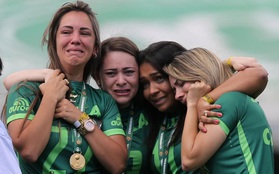 Đẫm nước mắt ngày đội bóng xấu số Chapecoense trở lại sân cỏ sau thảm họa rơi máy bay