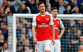 Ozil đạp tung cửa phòng thay đồ vì bị yêu cầu kiểm tra doping