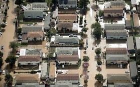 Mỹ hứng chịu lũ lụt khủng khiếp nhất 100 năm qua