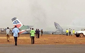 NÓNG: Máy bay chở 44 người gặp tai nạn vỡ tan tành và bốc cháy dữ dội