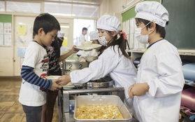 Có gì trong bữa ăn của trẻ em Nhật Bản được coi là chuẩn mực để thế giới học tập?