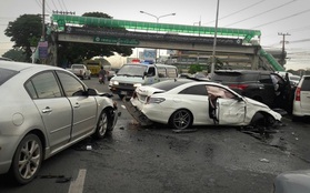 Phát hiện chồng đang chở bồ nhí, vợ cuồng ghen lao thẳng ô tô vào Mercedes của chồng