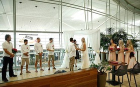 Bất chấp đám đông hỗn loạn do trục trặc kỹ thuật, một cặp đôi đã tổ chức lễ cưới ngay tại sân bay của Úc