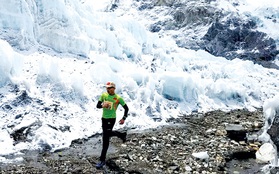 Người Việt đầu tiên chạy thành công chặng marathon khắc nghiệt nhất hành tinh trên Everest