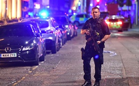 Người tài xế anh hùng, một mình chống trả 3 phần tử đâm xe, tấn công bằng dao tại London