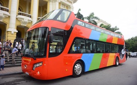 Cận cảnh xe buýt 2 tầng mui trần phục vụ khách du lịch ở Hà Nội