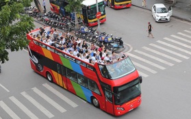 Clip: Trải nghiệm chuyến xe buýt 2 tầng mui trần đầu tiên tại Hà Nội