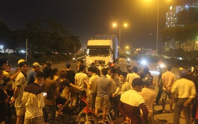 Hai nam thanh niên ở Sài Gòn bị cuốn vào gầm container, 1 người tử vong
