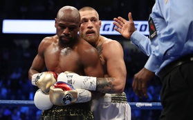 Khoảnh khắc tình cảm của Floyd Mayweather và Conor McGregor khiến nhiều người liên tưởng đến cảnh phim kinh điển của Titanic