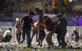 Đám đông la hét, hoảng sợ và giẫm đạp lên nhau trong hiện trường vụ xả súng lễ hội âm nhạc Las Vegas