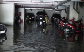 Nước nhấn chìm cả trăm xe máy, ô tô trong chung cư