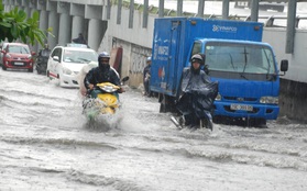 Có "quái vật" hút nước, đường Nguyễn Hữu Cảnh vẫn ngập nặng dù mưa chưa đến 1 giờ đồng hồ
