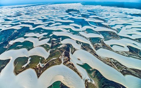 Kỳ diệu cảnh sa mạc biến thành hàng ngàn hồ nước xanh biếc đẹp như tiên cảnh