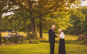 Mối tình già son sắt của cặp vợ chồng trong bộ ảnh kỉ niệm 65 năm ngày cưới khiến ai cũng thầm ao ước