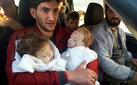 Người cha vĩnh biệt 2 con sinh đôi sau vụ tấn công hóa học ở Syria