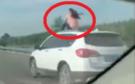 Hóng gió trên nóc xe đang chạy vận tốc 70km/h, người phụ nữ gặp rắc rối ngoài dự liệu