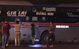 Xe khách bị ném đá tới tấp ở Đắk Lắk