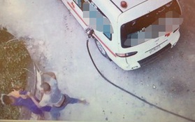 Tài xế xe cứu thương đánh nhân viên cây xăng nhập viện vì không cho đổ chịu