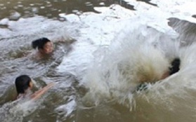 Trung Quốc: 8 đứa trẻ bị kiện ra tòa vì rủ nhau đi bơi